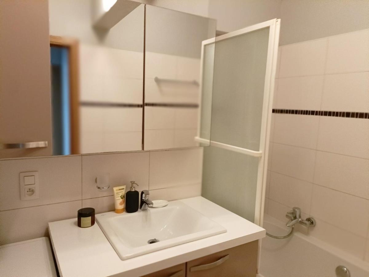 Cozy 2 Bedroom Apartment - Metro Montgomery Bryssel Exteriör bild